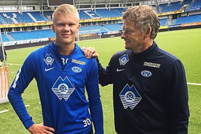 K联赛球队浦项铁人官方社媒账号发布公告称，球队中...