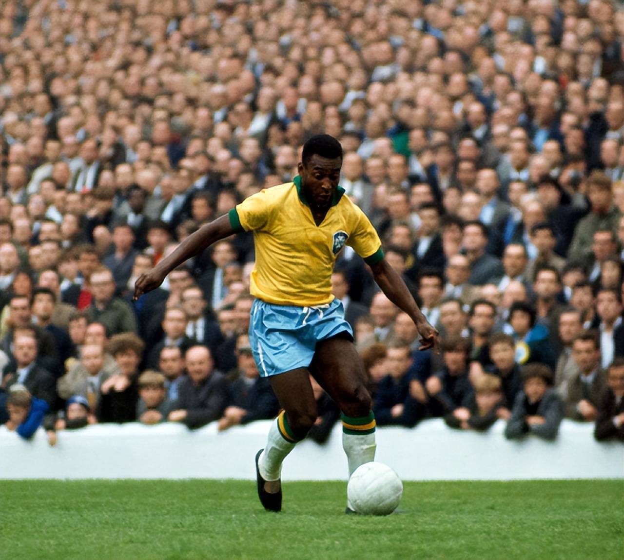 前锋终结进球荒，庆祝动作感动球迷