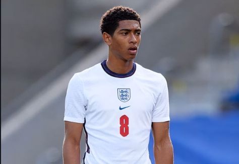 佩德里时隔1各月再为巴萨登场，送出28次传球，3次过人成功