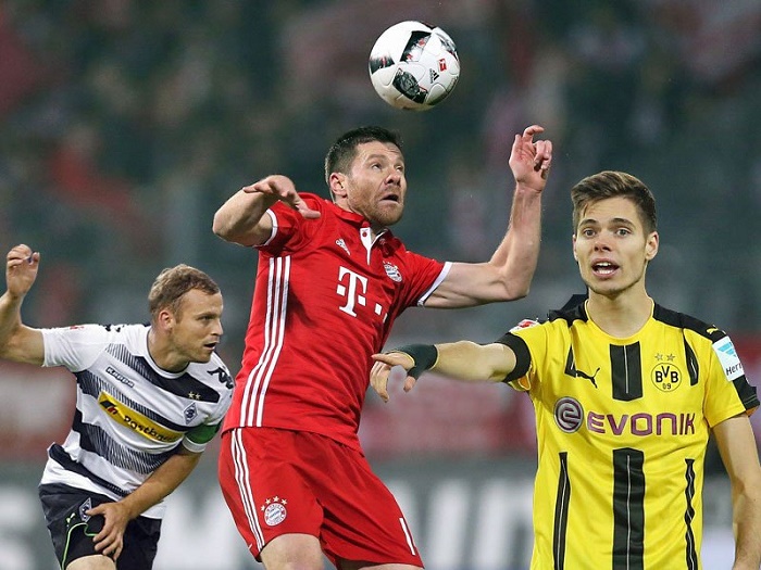 拉卡泽特回到酋长球场，观看并解说枪手对阵拜仁的比赛