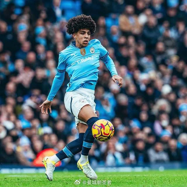 德天空：拜仁引进费耶诺德右后卫里德的谈判正在取得进展